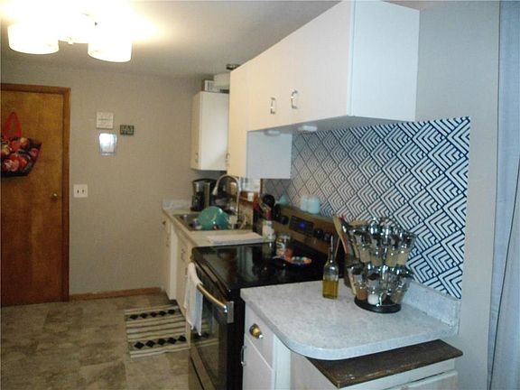 5th image of 3 Eastgate Dr