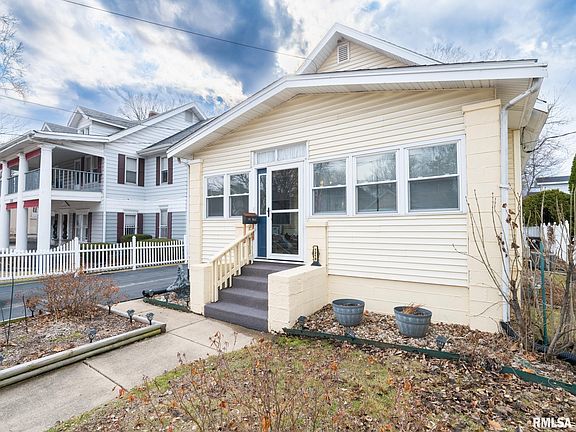 3rd image of 1219 N Sheridan Rd