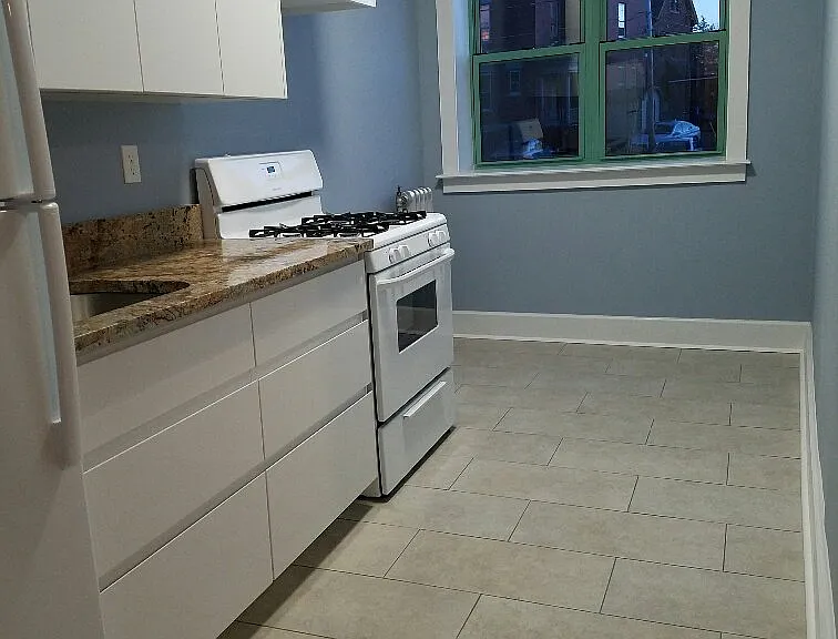 Empire Apartments — Photo 6