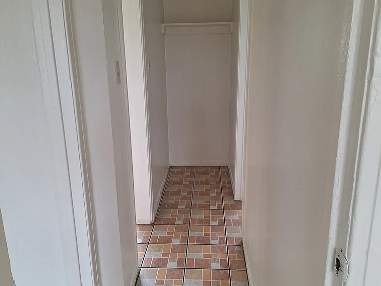627 1/2 W 56th St #1 — Photo 3
