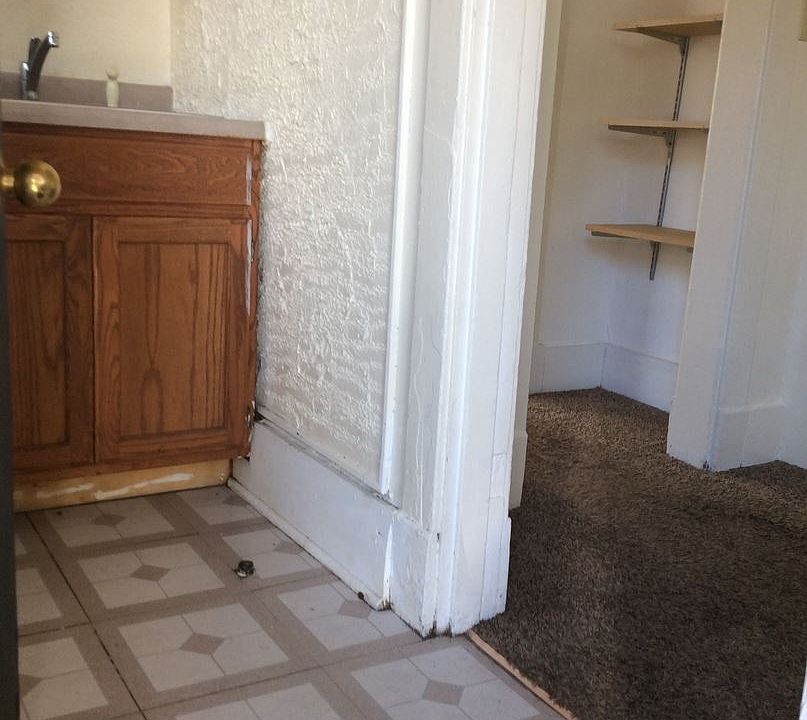 1st image of 300 S 16th St APT 206