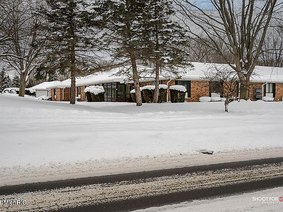 2nd image of 19 Old Mill Dr Unit 27