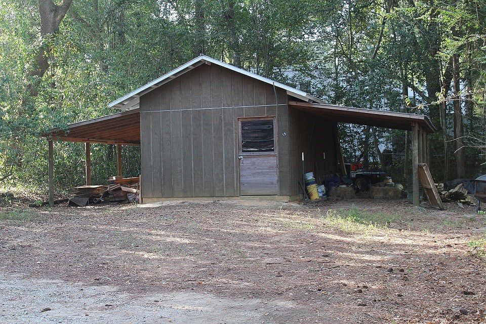 2nd image of 1635 Chickasaw St