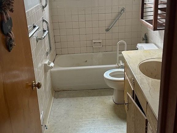 3rd image of 1524 Country Club Ave