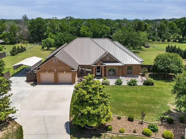 224 Windwood Cir, Seguin, TX 78155