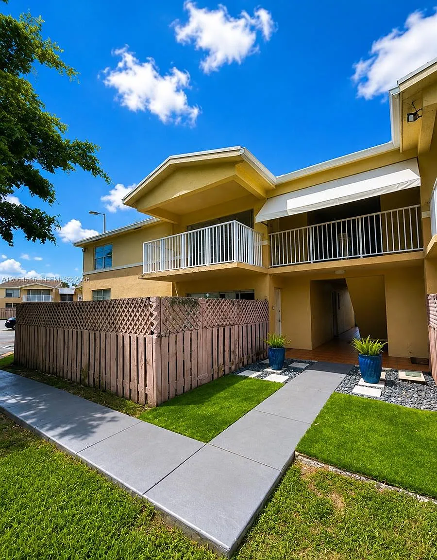 Doral Gardens Condo — Photo 4