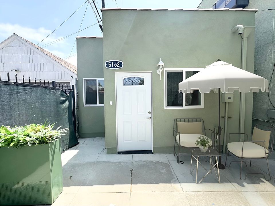 Outdoor space for this unit 5162Packard No shared walls!!