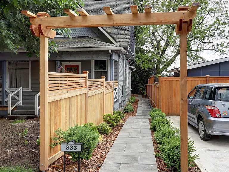 333 NE Longwood Pl — Photo 13