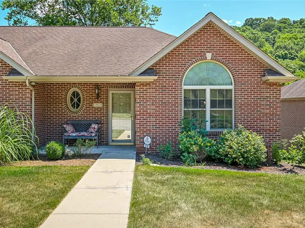 826 Village Dr, Pittsburgh, PA 15237
