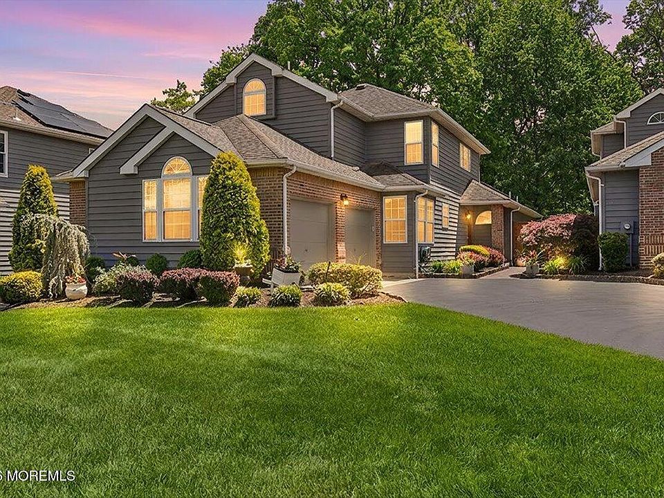1st image of 42 Fairway Boulevard