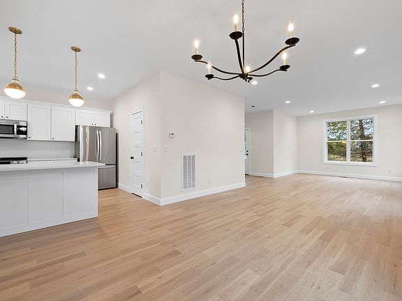 4th image of 6028 Ridgeview Cir