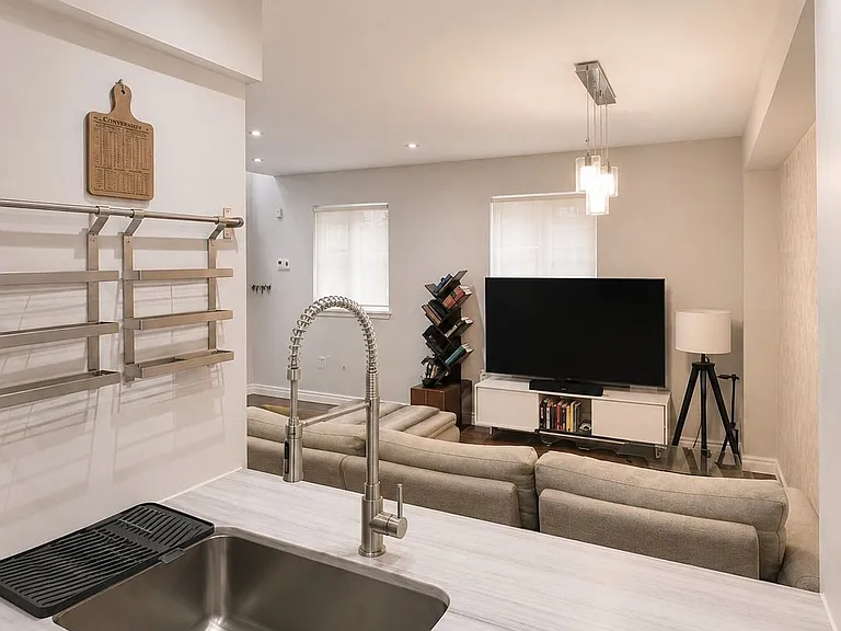 46 E Liberty St #512 — Photo 2