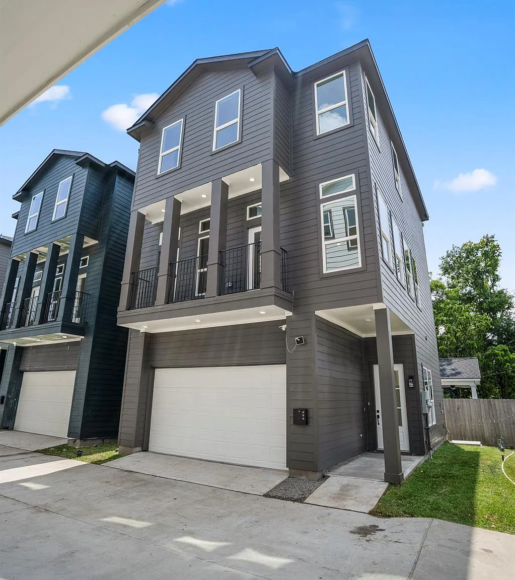 3 bed, 3.5 bath, $2,950 — Photo 3