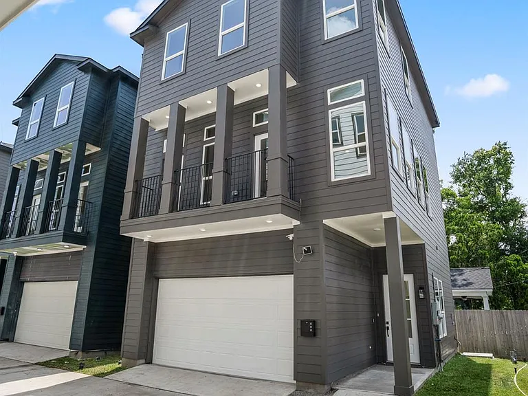 1226 E 23rd St — Photo 3