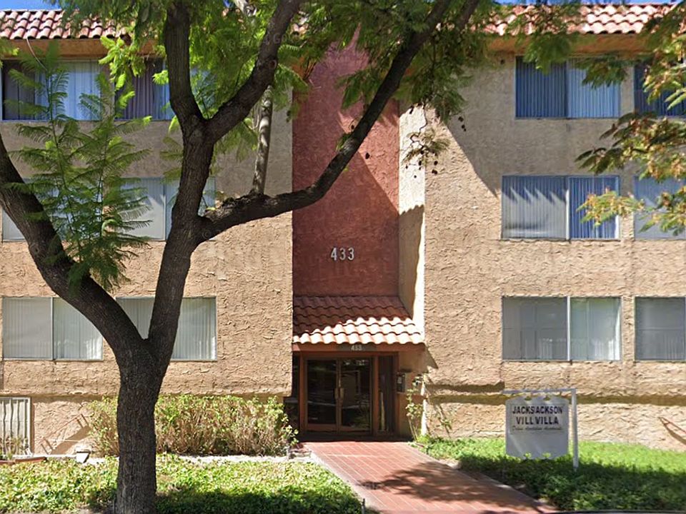 1st image of 433 N Jackson St APT 207