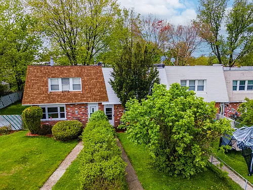 54 Whitman Ct Photo 1