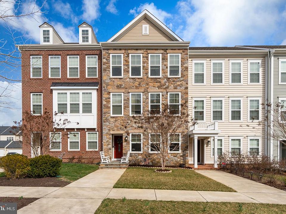 1st image of 102 Blackgum Ct