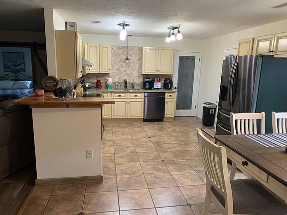 Kitchen, Garbage Disposal, Dish Washer, Electric Stove