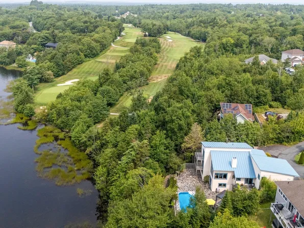 49 Fairway Grv, Halifax, NS B2W 6M5