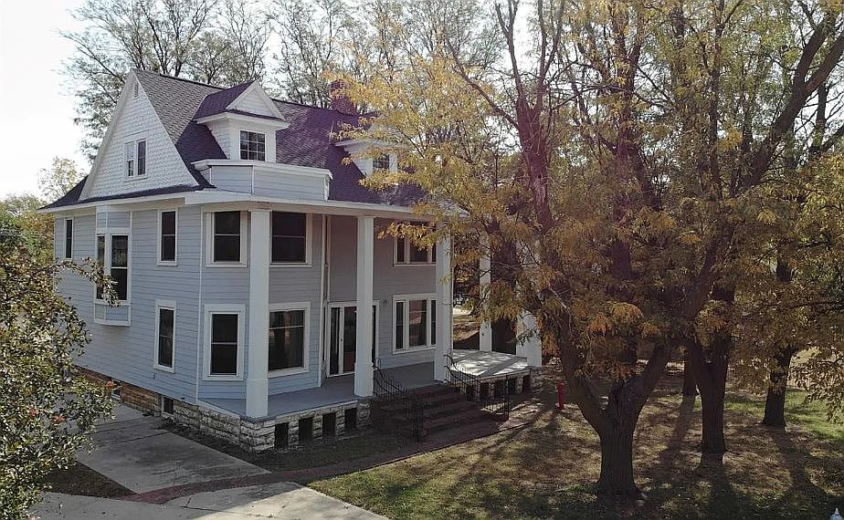 1st image of 308 N Commercial St