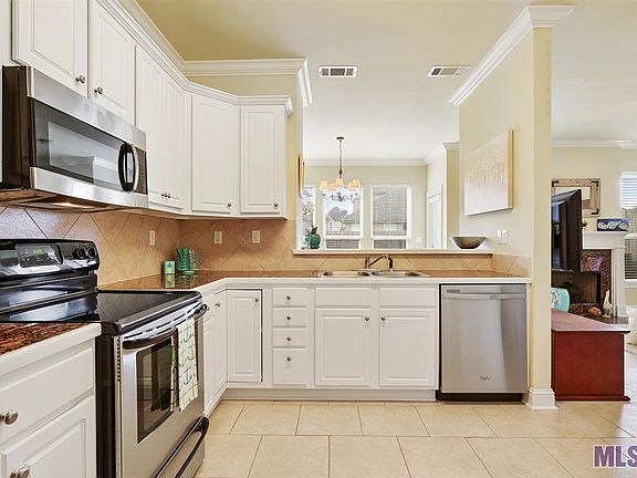 3rd image of 18141 Pinehurst Dr