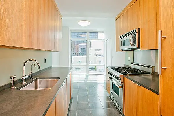 Sold by R New York | media 2