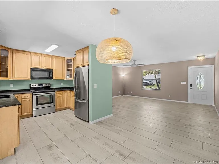 687 NE Maranta Terrado — Photo 12