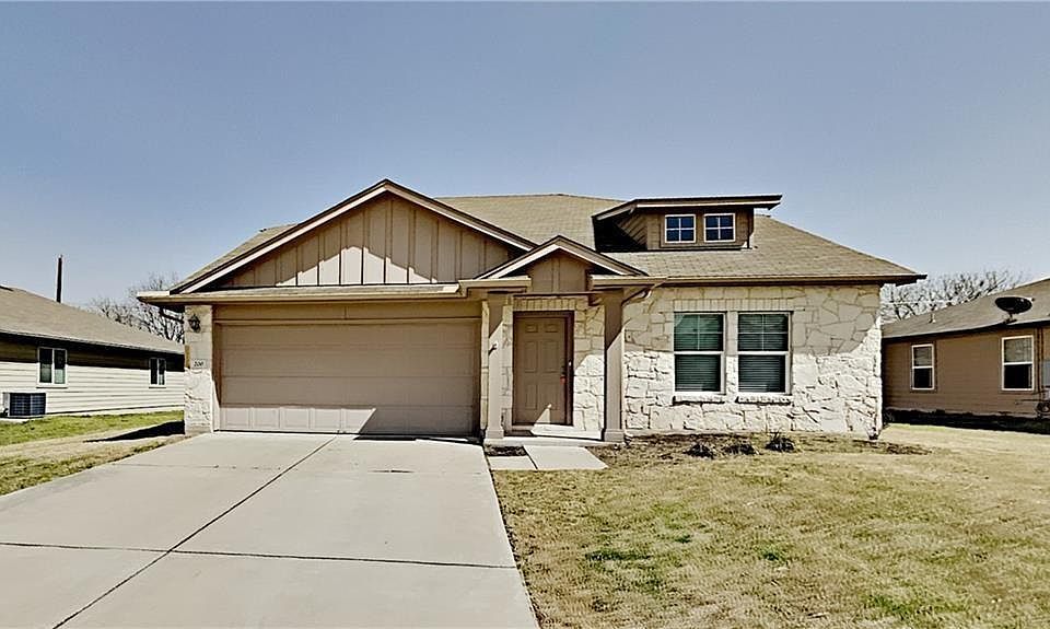 1st image of 200 Adriana Ln