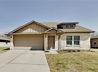 200 Adriana Ln, Hutto, TX 78634