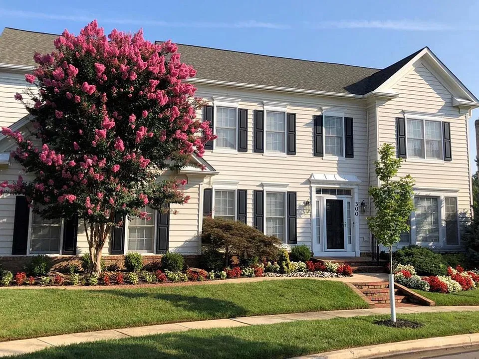 300 Deep Trail Ln