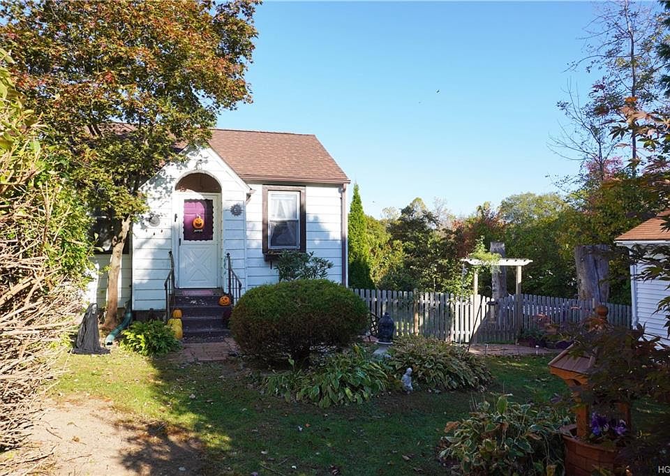 1st image of 42 Pelham Dr