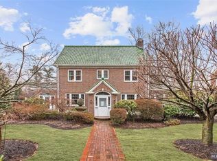 715 Queen Anne Rd, Teaneck, NJ 07666