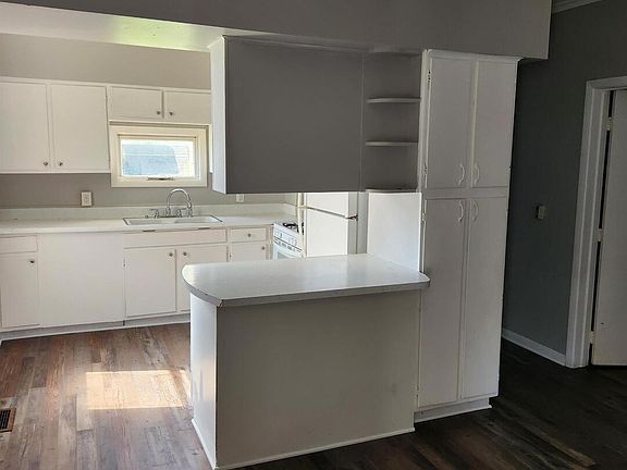 5th image of 427 E 14th St