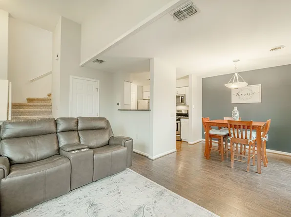 2831 Holborn Cir, Madison, WI 53718