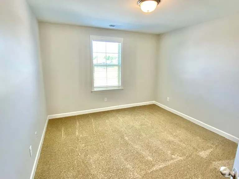 370 Azalea Dr — Photo 10