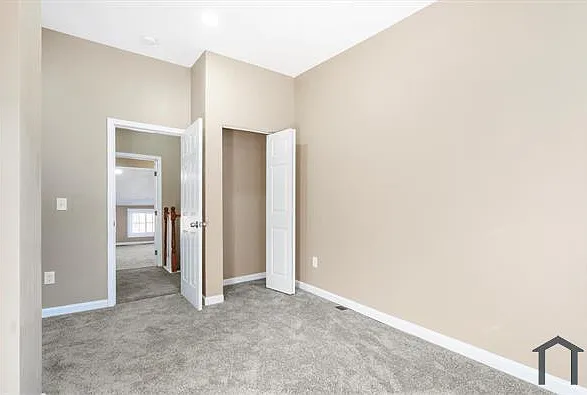 424 S Eden St — Photo 24