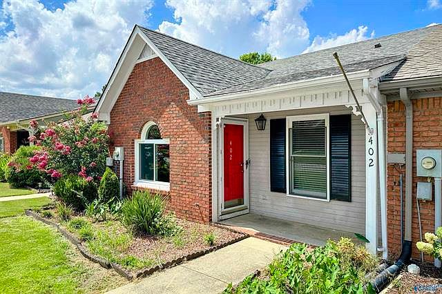 1st image of 402 Bromwich St SW