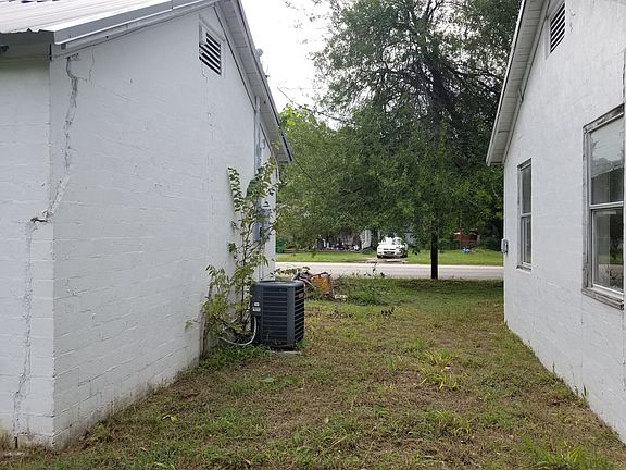 3rd image of 806 Ackerman St