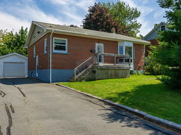 14 Birchfield Cres, Halifax, NS B3R 2E7