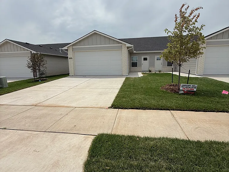 5425 Rolly St #100 — Photo 1