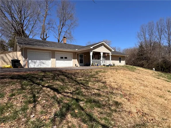 6907 SE State Route 371, Saint Joseph, MO 64504