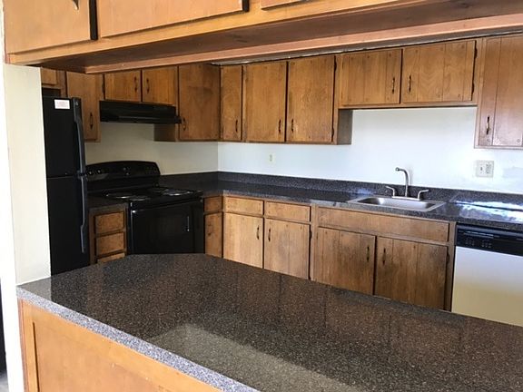 Kitchen with Breakfast Bar