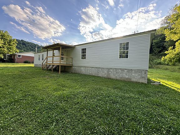 3rd image of 304 Anderson Ln