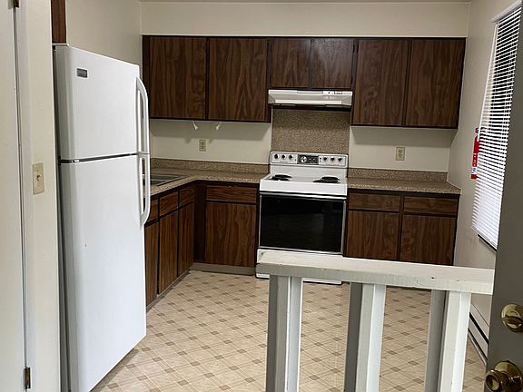 2nd image of 1427 S 2nd St W APT 1