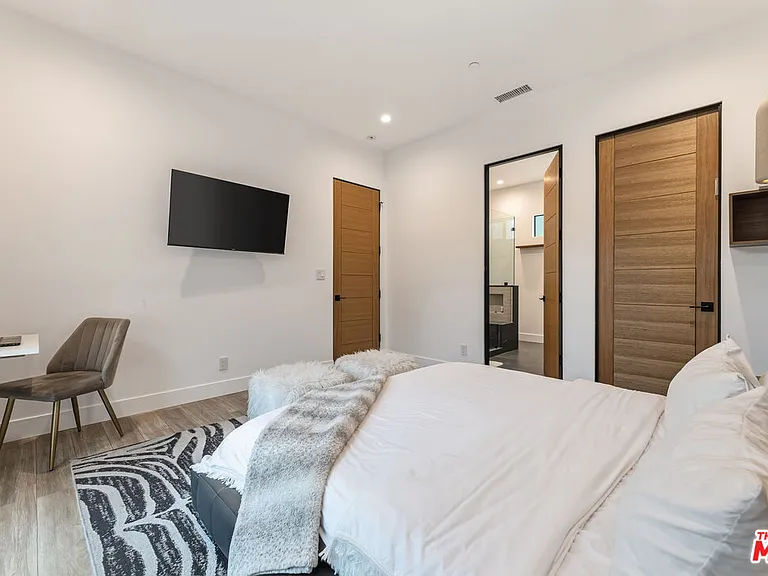 22747 Erwin St — Photo 26