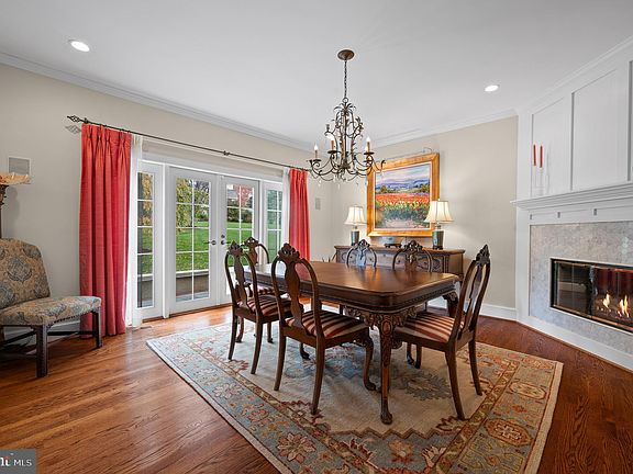 5th image of 500 Field Ln