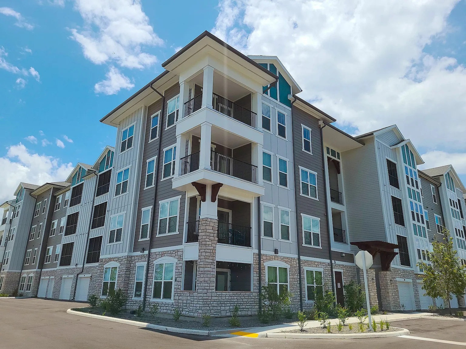 Maeva Modern Apartments — Photo 2