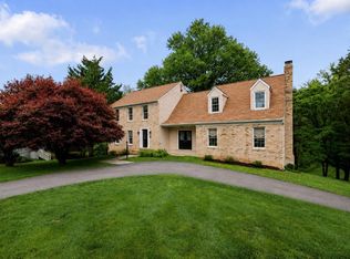 9718 Locust Hill Dr, Great Falls, VA 22066