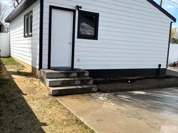 505 5th St NE, Watford City, ND 58854