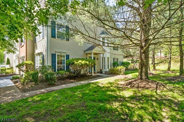 1st image of 2 Tavern Ln